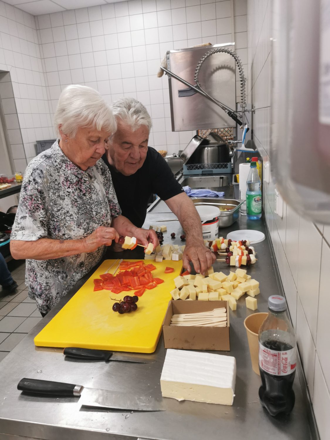 Sodann Familie bei der Vorbereitung
